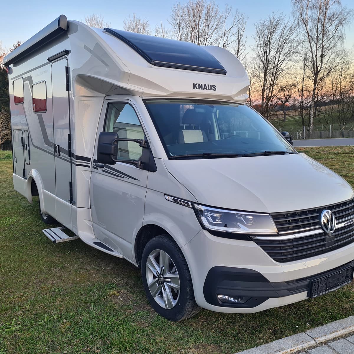 Knaus Tourer Van „Bulli" mieten – Wohnmobilvermietung Bodenseekreis